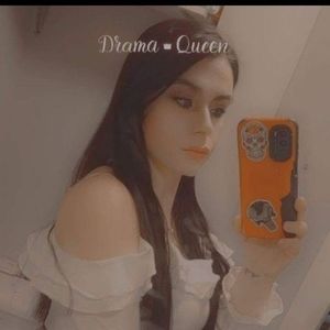 Meet your Posher, Cassandra